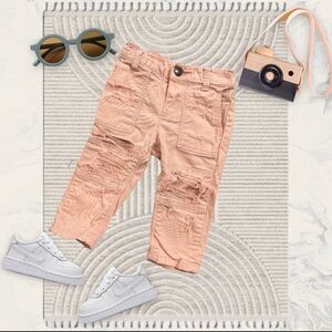 Light pink distressed pants. Second hand